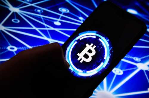 Стоимость BTC накануне снизилась до $9,600, вместе с обвалом флагманской криптовалюты снижение начали демонстрировать также и альктоины из ТОП-50 по показателям рыночной капитализации. Рост более чем на 24% продемонстрировал лишь альткоин ICON – сейчас он торгуется по цене $0,24. Курс BTC обвалился более чем на 15%, однако аналитики сохраняют оптимизм | INFBusiness