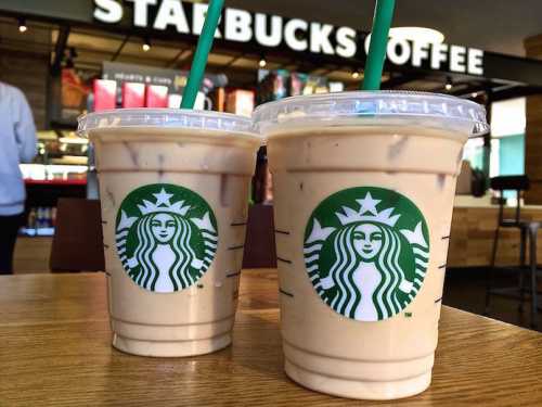 Starbucks и ритейлер Whole Foods начали принимать к оплате биткоины | INFBusiness