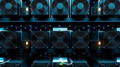 В четверг блокчейн-компания Blockstream раскрыла подробности относительно двух новых центров майнинга биткоина в Квебеке (Канада) и Эйделе (США). Их совокупная мощность составит около 300 мегаватт, пишет Forbes. Компания Blockstream открыла два крупных центра по майнингу биткоина. Fidelity — один из клиентов | INFBusiness