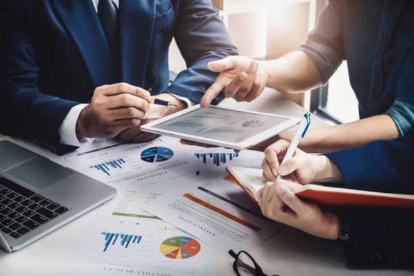 Криптовалютная биржа Coinbase Pro объявила о скором расширении списка криптовалют, с которыми можно будет совершать операции в паре с британским фунтом. Торговая площадка анонсировала запуск торгов с эфиром, лайткоином и Ethereum Classic. Управляющий директор платформы Дэвид Фармер подчеркнул, что сделки с новыми парами будут доступны уже в ближайшую пятницу, 7 сентября. Coinbase Pro анонсировала запуск торгов новыми криптовалютами в паре с британским фунтом | INFBusiness