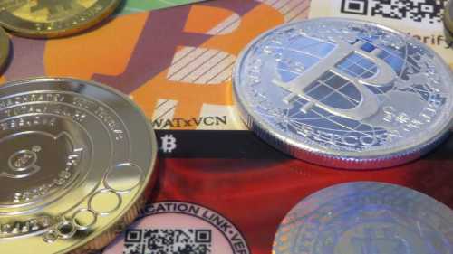 Photo via Flickr user BTC Keychain Британский художник продает свои произведения за криптовалюту | INFBusiness