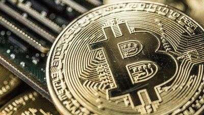Алистер Милн из Altana Digital Currency Fund обратил внимание на тот факт, что в течение последних шести месяцев около 70% биткоинов никуда не перемещались. Ранее аналогичная тенденция наблюдалась в 2016 году до сокращения награды майнеров (халвинга), отметил эксперт в Твиттере. 70% биткоинов оставались без движения в течение последних шести месяцев | INFBusiness